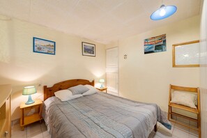 1 bedroom, iron/ironing board, WiFi - Gîte for 4: "L'étoile de mer" in Apremont, Vendée – Lake Beach 1 km, Sea 17 km (Apremont)