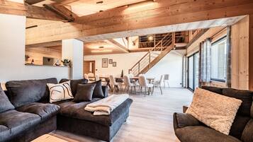 Televisie en een open haard