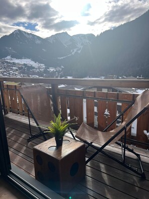 Property grounds - Apartment "Le Clos Savoyard": Mountain View, Shared Garden & Wi-Fi (Châtel)