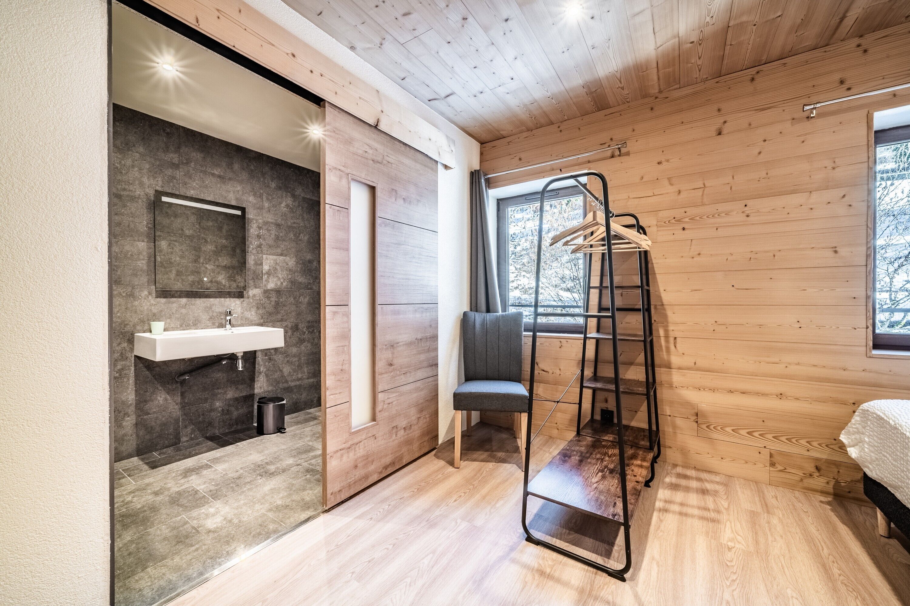 熨斗/熨衫板、Wi-Fi、床單