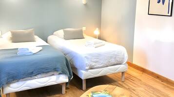 Strykejern/-brett og sengetøy