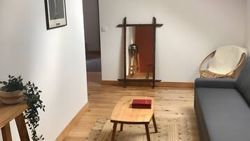 Fernseher, Tischtennisplatte