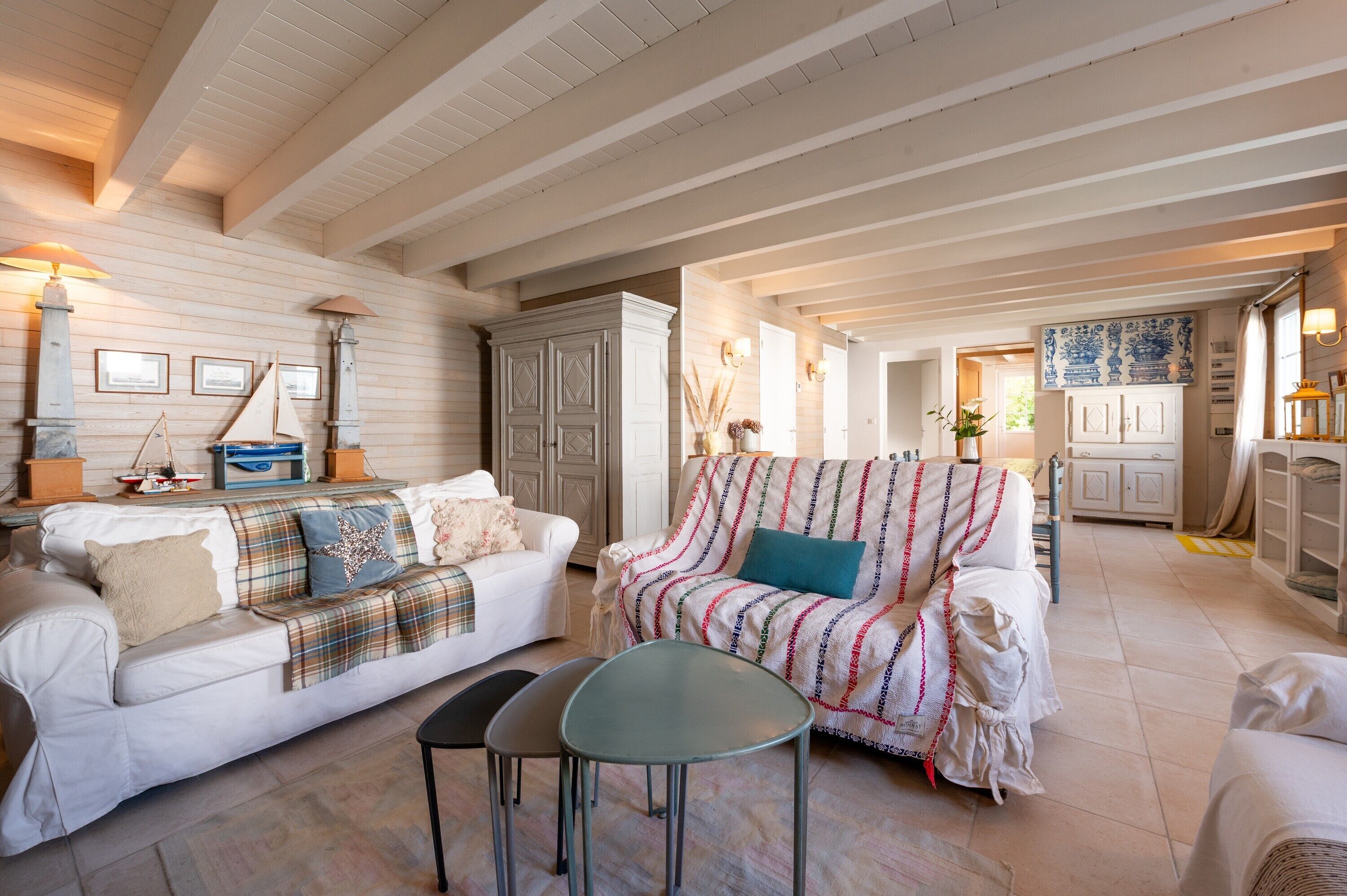 テレビ、暖炉、テレビゲーム、DVD プレーヤー