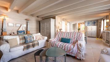 テレビ、暖炉、テレビゲーム、DVD プレーヤー