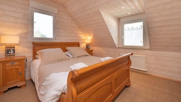 Silitysrauta/-lauta, Wi-Fi, vuodevaatteet