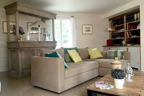 Télévision, cheminée, jeux vidéo, lecteur de DVD