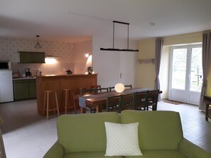 Fernseher, Tischtennisplatte