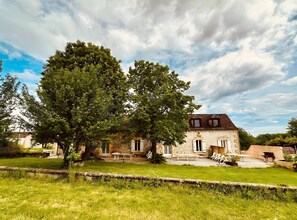 Exterior - Gîtes Les Naudines Charlotte: House with 2 Shared Pools, Private Terrace & Wi-Fi (Gageac et Rouillac)