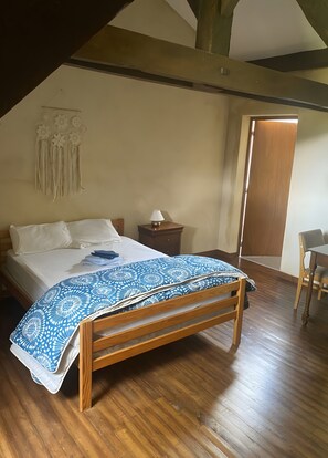 Ferros/tábuas de passar roupa, Wi-Fi, roupa de cama