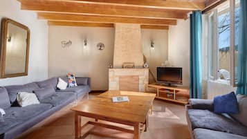 TV, mesa de pingue-pongue