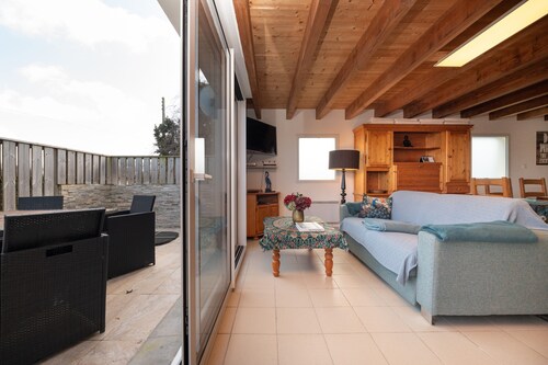 Holiday Home 'L'annexe' with Private Terrace and Wi-Fi