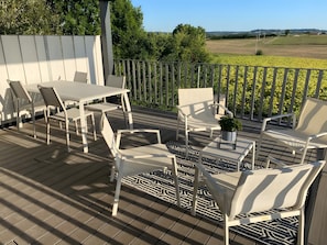 Outdoor dining - “Grand Comfort Loft” with Pool, 3-Star Rating, Wi-Fi & Air Conditioning (Montalzat)