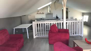 Televisie, een dvd-speler en een stereo