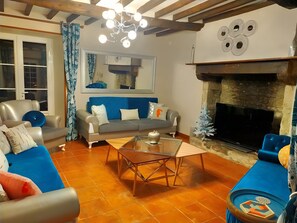 TV, tavolo da ping pong