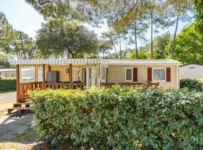 Exterior - Mobile Home 'Mh324 La Tremblade' with Shared Pool, Private Terrace, and Air Conditioning (La Tremblade)