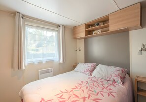 Room - Mobile Home 'Mh324 La Tremblade' with Shared Pool, Private Terrace & Air Conditioning (La Tremblade)