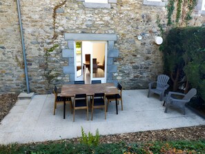 Outdoor dining - Domaine de la Dauvinerie, Essential Cottage (Gratot)