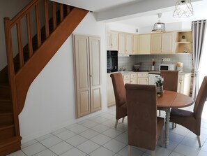 Dining - Domaine de la Dauvinerie, Essential Cottage (Gratot)