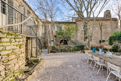 Gîte « En Famille » avec vue montagne, piscine partagée et Wi-Fi