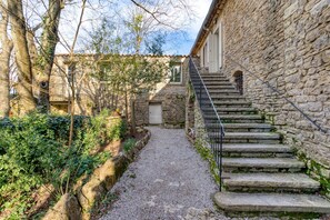 Exterior - Gîte "En Famille" with Mountain View, Shared Pool and Wi-Fi (Rouet)