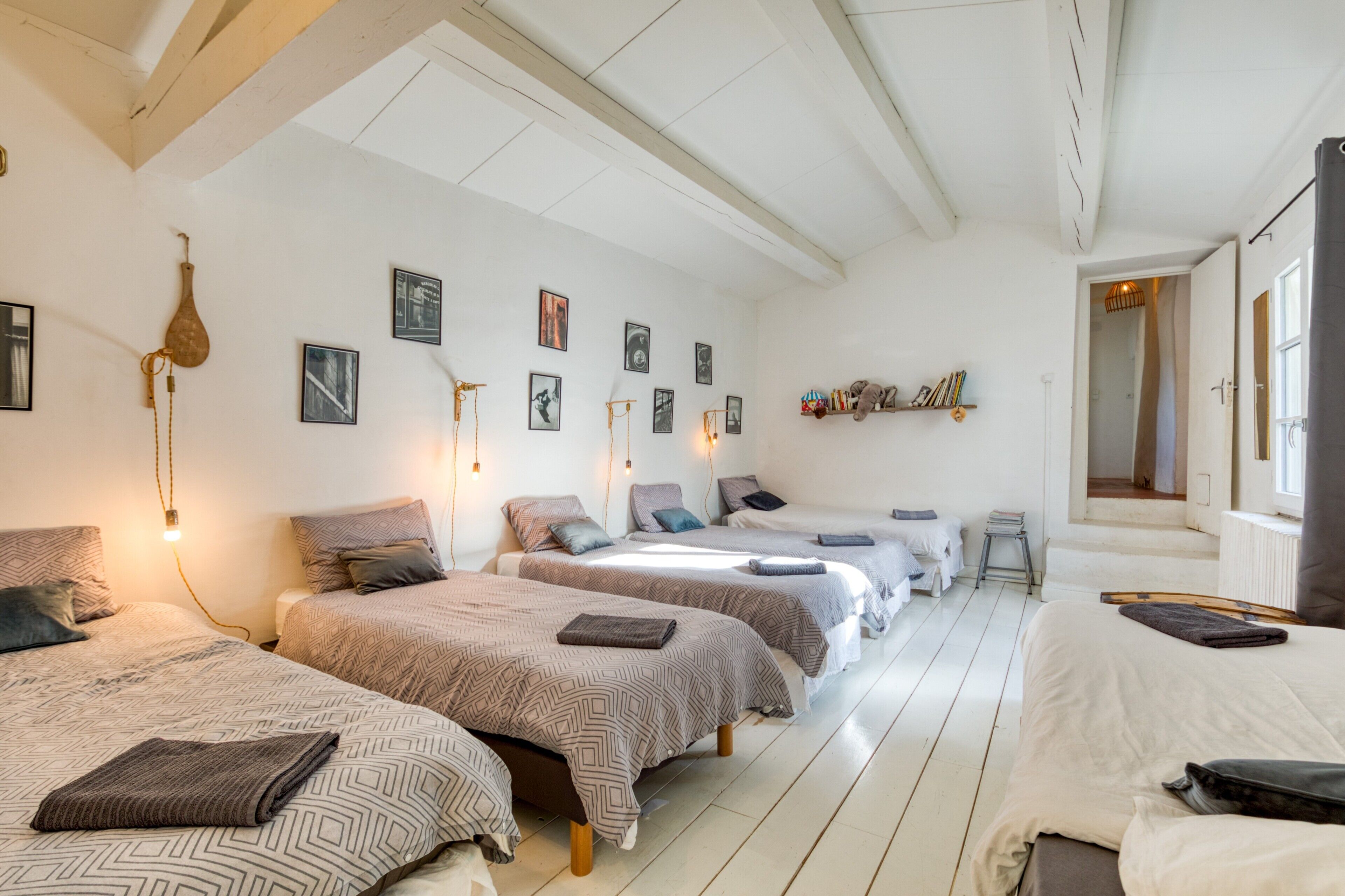 4 chambres, fer et planche à repasser, Wi-Fi, literie fournie