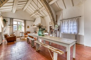 Dining - Gîte "En Famille" with Mountain View, Shared Pool and Wi-Fi (Rouet)