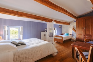 WiFi, bed sheets