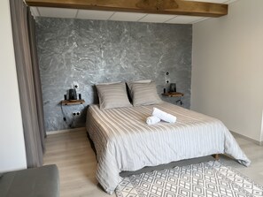 WiFi, bed sheets
