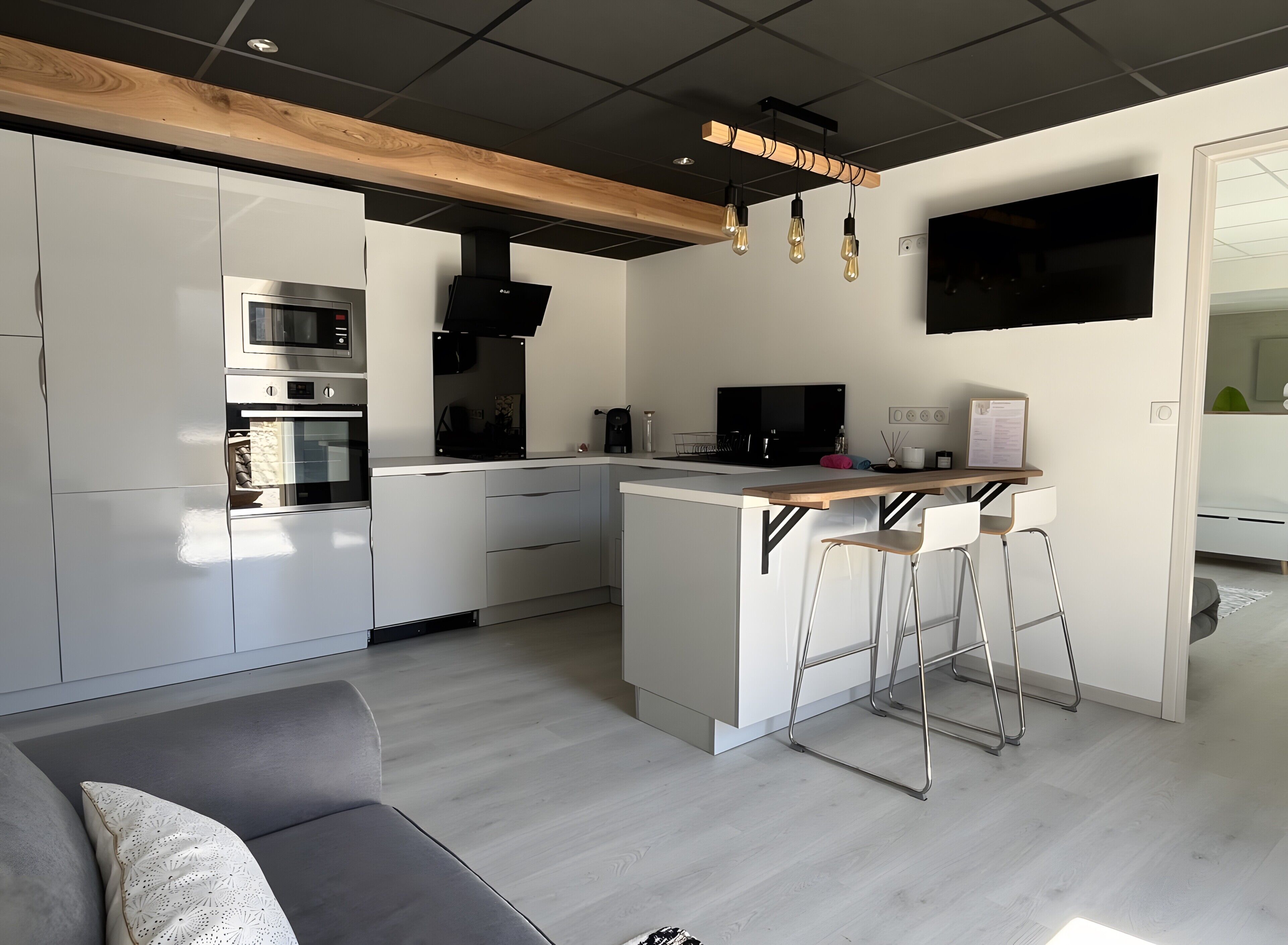 Kylskåp, mikrovågsugn, ugn och spishäll