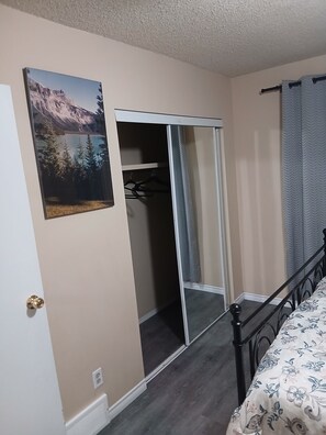 3 間睡房、熨斗/熨衫板、Wi-Fi、床單