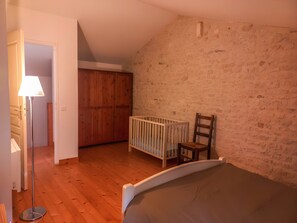 Bügeleisen/Bügelbrett, WLAN, Bettwäsche