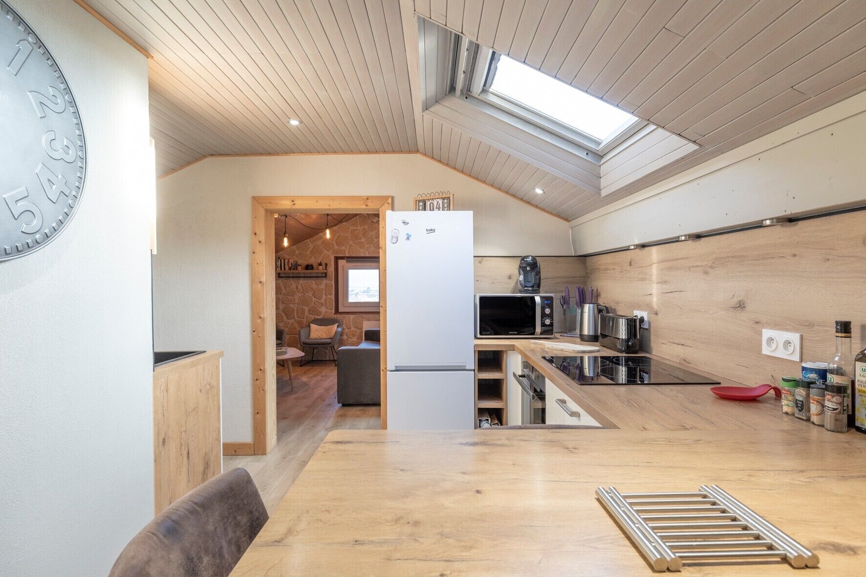 Geladeira, micro-ondas, fogão, cooktop