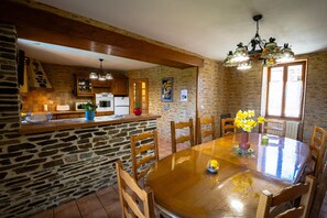 Dining - Holiday Home “Gîte Les Normandes” with Wi-Fi (Cahagnolles)