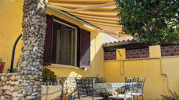 Apartment, 2 Schlafzimmer, Terrasse | Speisen im Freien