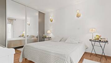 Iron/ironing board, WiFi