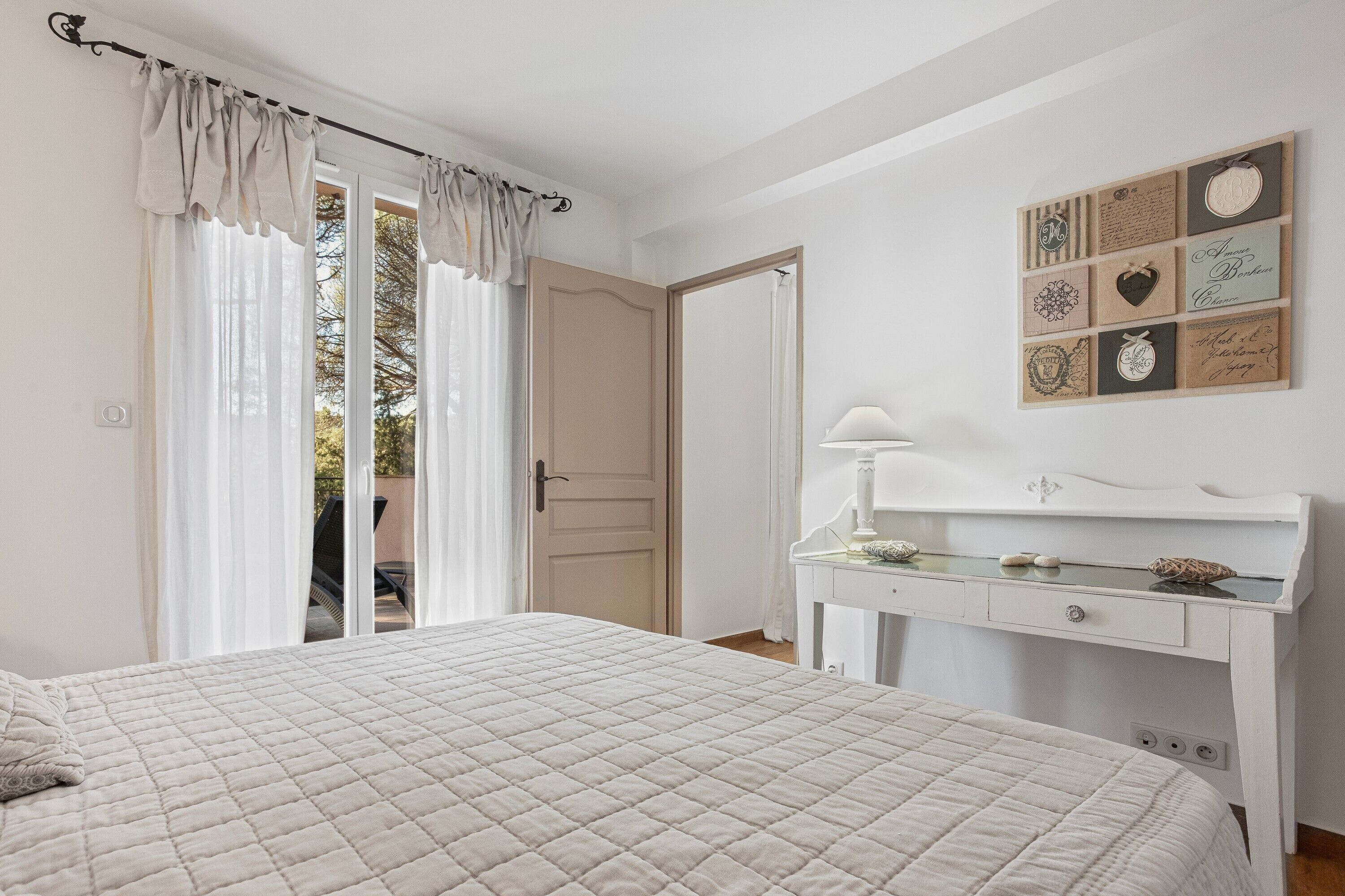 Iron/ironing board, WiFi