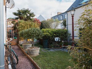 Property grounds - Les coccinelles, apartment for 2, 100 m from the port, Perros-Guirec (Perros Guirec)