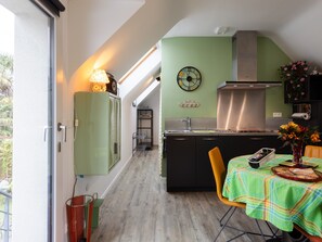Dining - Les coccinelles, apartment for 2, 100 m from the port, Perros-Guirec (Perros Guirec)