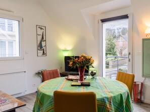 Dining - Les coccinelles, apartment for 2, 100 m from the port, Perros-Guirec (Perros Guirec)