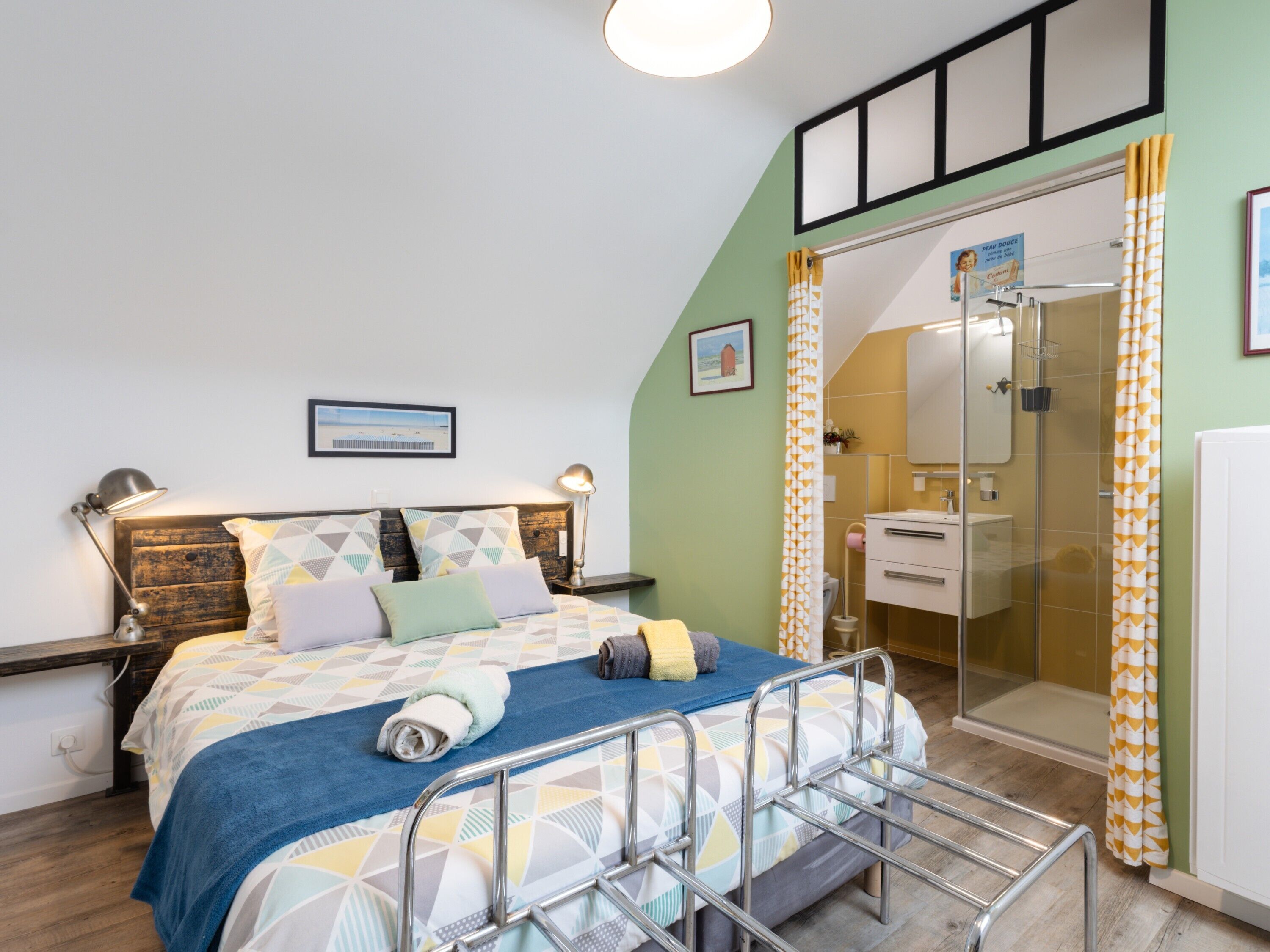 Iron/ironing board, WiFi, bed sheets