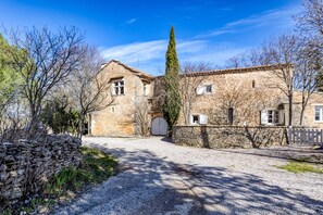 Exterior - Holiday Home 'La Cours des Anges' with Mountain View, Shared Pool & Wi-Fi (Rouet)