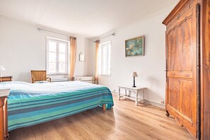 Een strijkplank/strijkijzer