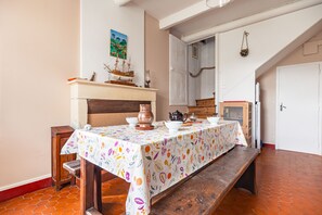Dining - Charming House 200m from the Beach with Private Terrace & Garden (Dolus-d'Oléron)