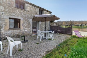 Outdoor dining - Holiday Home Les Naudines with Shared Pools – Near Bergerac (gageac et rouillac)