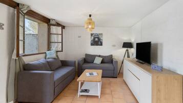 Télévision, table de tennis de table