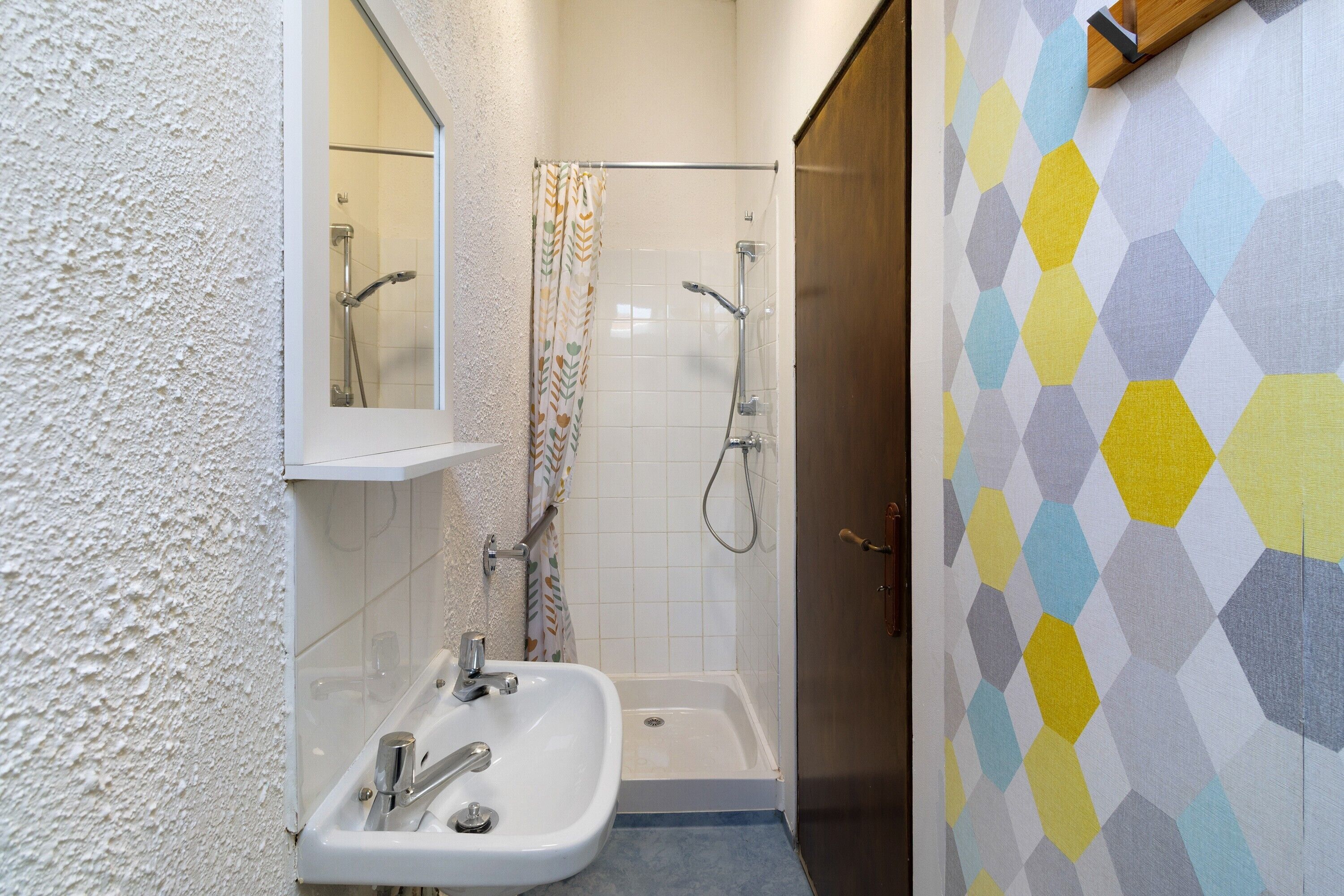 Douche, serviettes fournies