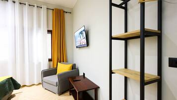 Télévision, cheminée