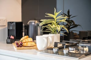 Food and drink - Relax In Cannonvale: 2 Bedroom Apartment With Ocean Views (Cannonvale)