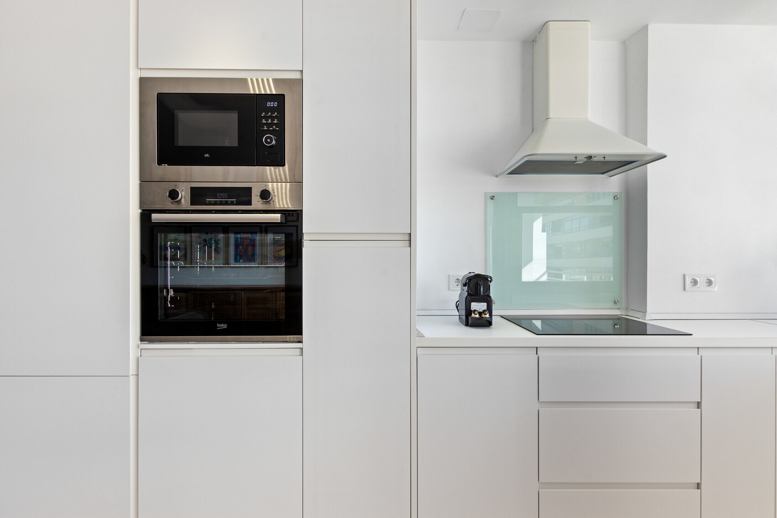 Kühlschrank, Mikrowelle, Ofen, Geschirrspüler