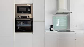 Kühlschrank, Mikrowelle, Ofen, Geschirrspüler